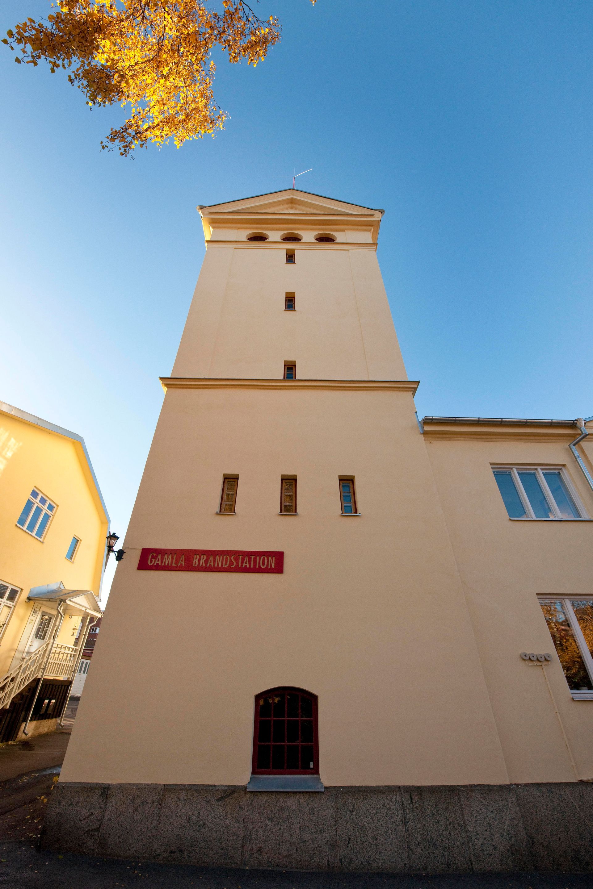 Gamla Brandstationen fasad med tornet